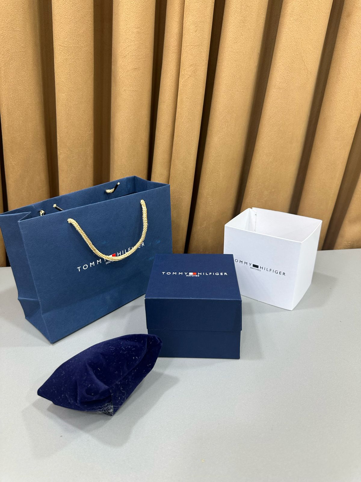 Tommy Hilfiger Box